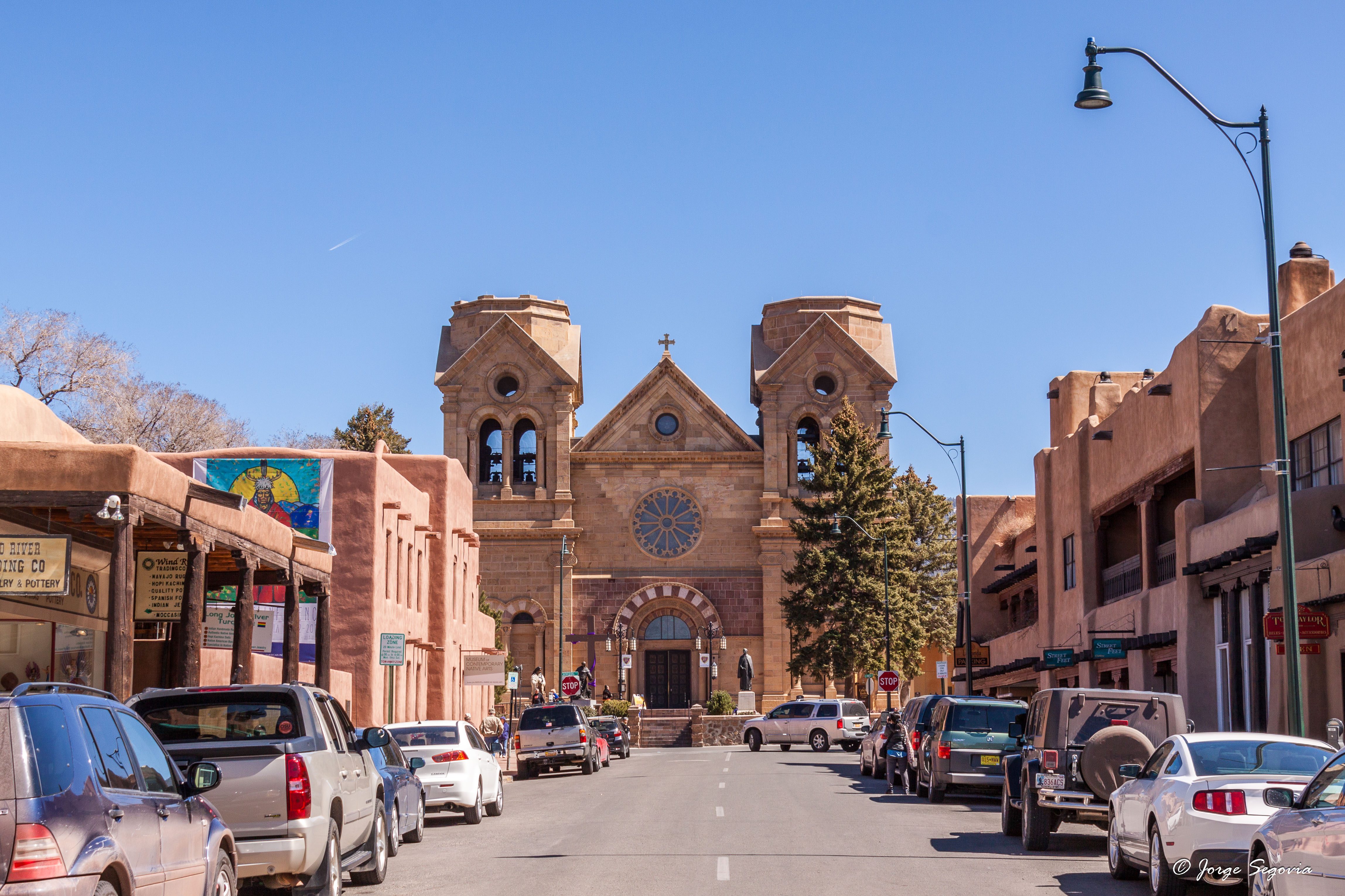 Color del año 2025 y Santa Fe (Nuevo México)